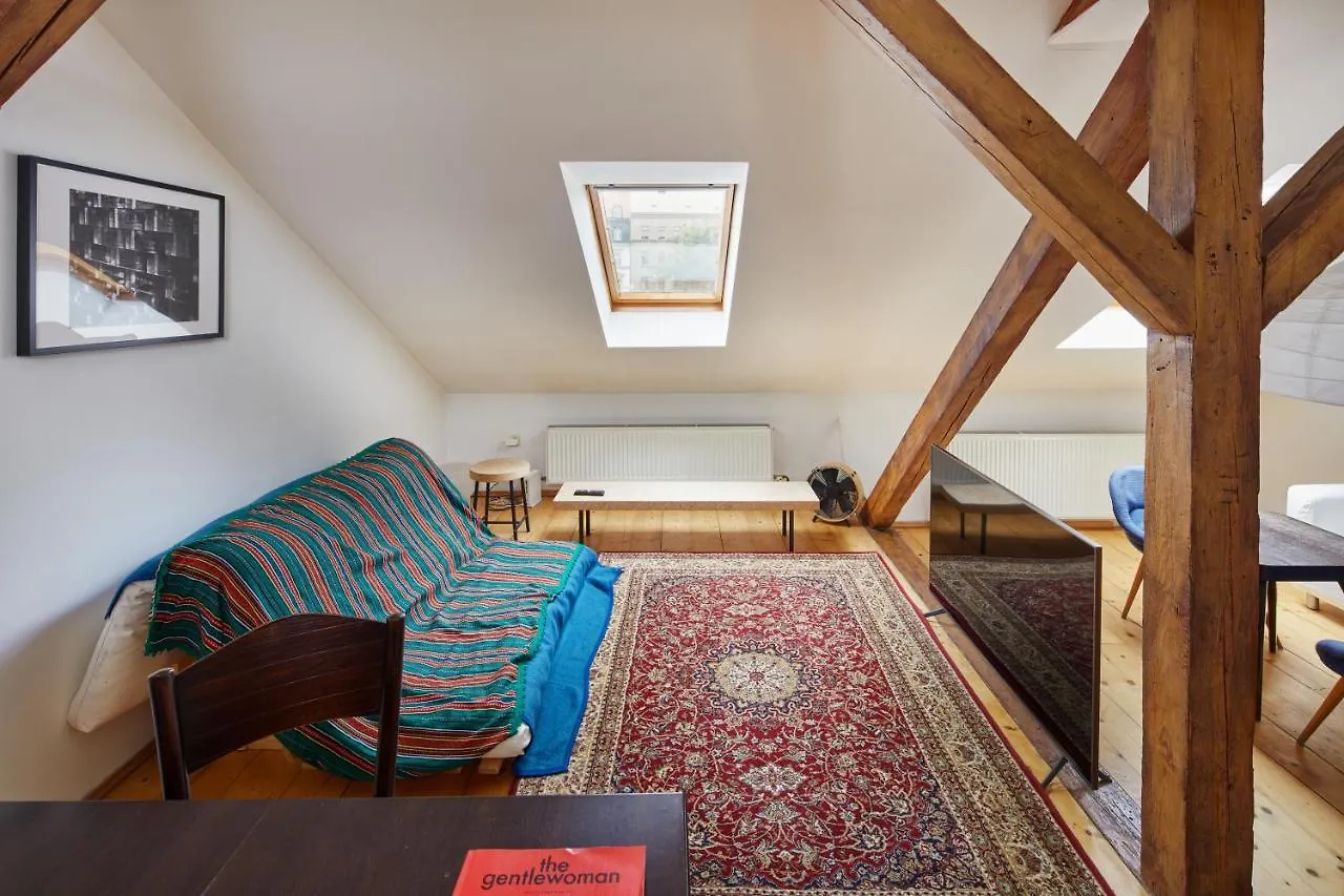 Prague Days - Sunlit Attic Loft In Vinohrady Lejlighed 0*,  Tjekkiet